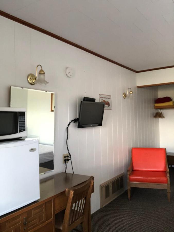 Firehouse Inn Saint Ignace Esterno foto