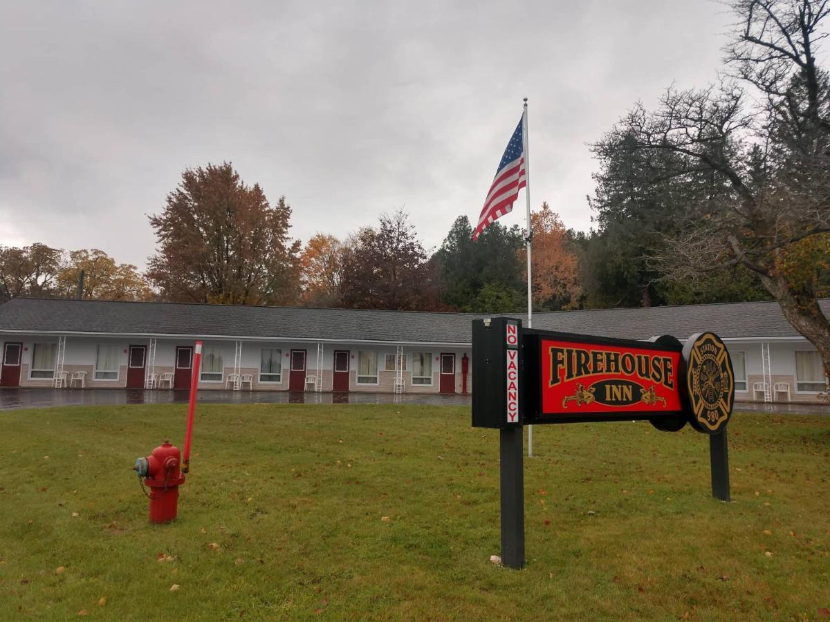 Firehouse Inn Saint Ignace Esterno foto